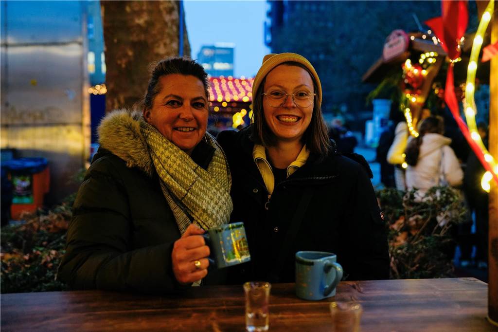 Viele Besucher kamen auch am Mittwoch (11.12.) wieder zum Dortmunder Weihnachtsmarkt, um die besondere Atmosphäre zu genießen.