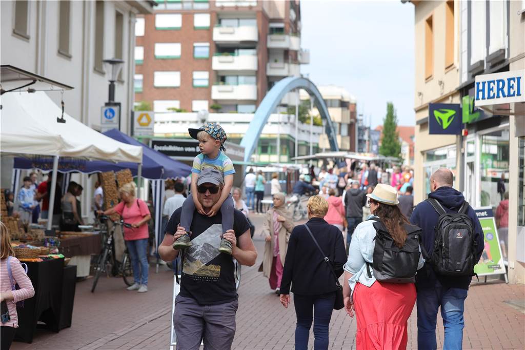 Viele Besucher kamen zum dritten Drahtesel- und Frühlingsmarkt in die Lüner Innenstadt.