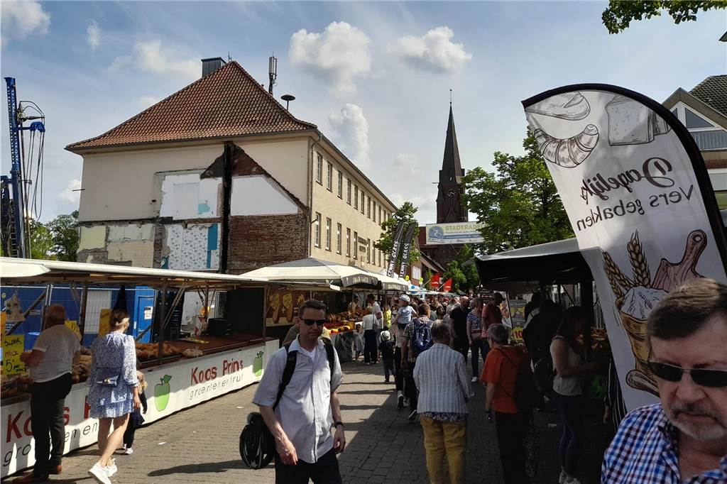 Viele Besucher schlenderten bei bestem Wetter durch die verschiedenen Gassen.