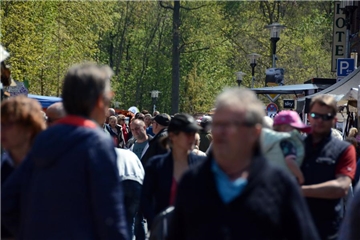 Viele Besucher strömten am Sonntag zum Maimarkt nach Nordkirchen. Bummeln, Eis essen, Shoppen: Das waren die Lieblingsbeschäftigungen der Besucher.