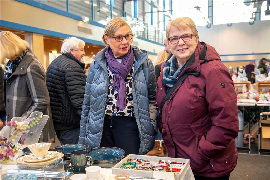 Viele Besucher und Verkäufer beim Vintage-Flohmarkt in Haltern