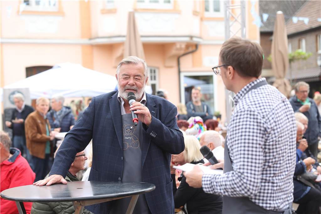 Viele Besucher zog der Olfener Herbst in die Innenstadt und auf den Marktplatz. Das neue Konzept hat sich bewährt Und ein Promi schaute auch vorbei.
