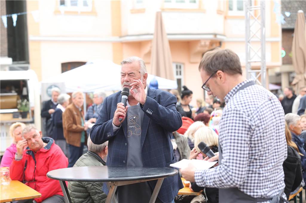 Viele Besucher zog der Olfener Herbst in die Innenstadt und auf den Marktplatz. Das neue Konzept hat sich bewährt Und ein Promi schaute auch vorbei.