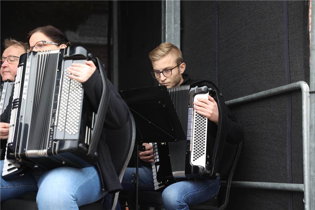Viele Besucher zog der Olfener Herbst in die Innenstadt und auf den Marktplatz. Das neue Konzept hat sich bewährt Und ein Promi schaute auch vorbei.