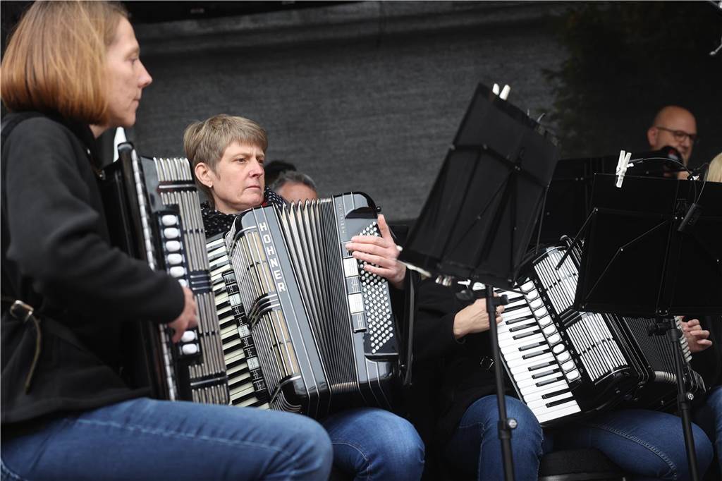 Viele Besucher zog der Olfener Herbst in die Innenstadt und auf den Marktplatz. Das neue Konzept hat sich bewährt Und ein Promi schaute auch vorbei.