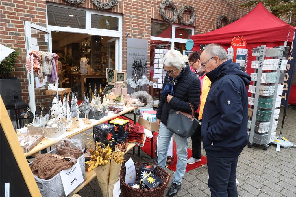 Viele Besucher zog der Olfener Herbst in die Innenstadt und auf den Marktplatz. Das neue Konzept hat sich bewährt Und ein Promi schaute auch vorbei.