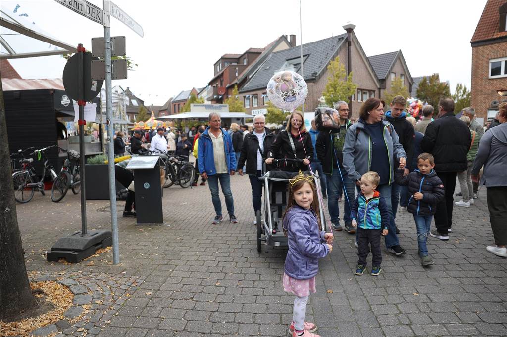 Viele Besucher zog der Olfener Herbst in die Innenstadt und auf den Marktplatz. Das neue Konzept hat sich bewährt Und ein Promi schaute auch vorbei.