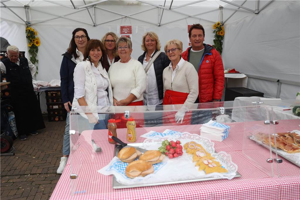 Viele Besucher zog der Olfener Herbst in die Innenstadt und auf den Marktplatz. Das neue Konzept hat sich bewährt Und ein Promi schaute auch vorbei.