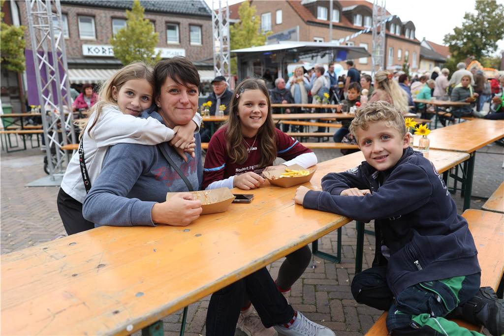 Viele Besucher zog der Olfener Herbst in die Innenstadt und auf den Marktplatz. Das neue Konzept hat sich bewährt Und ein Promi schaute auch vorbei.