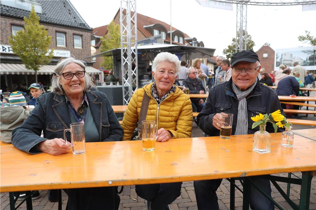 Viele Besucher zog der Olfener Herbst in die Innenstadt und auf den Marktplatz. Das neue Konzept hat sich bewährt Und ein Promi schaute auch vorbei.