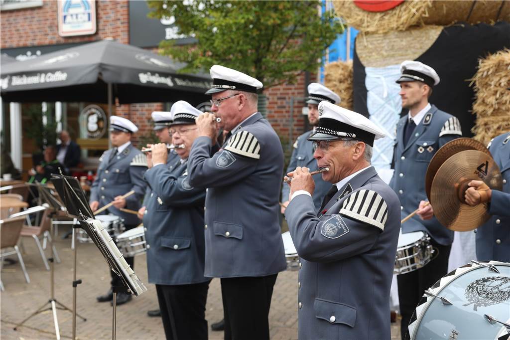 Viele Besucher zog der Olfener Herbst in die Innenstadt und auf den Marktplatz. Das neue Konzept hat sich bewährt Und ein Promi schaute auch vorbei.