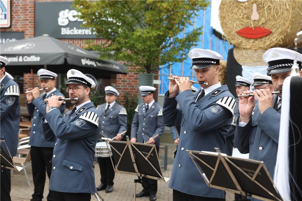 Viele Besucher zog der Olfener Herbst in die Innenstadt und auf den Marktplatz. Das neue Konzept hat sich bewährt Und ein Promi schaute auch vorbei.