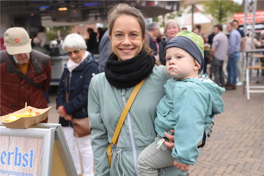 Viele Besucher zog der Olfener Herbst in die Innenstadt und auf den Marktplatz. Das neue Konzept hat sich bewährt Und ein Promi schaute auch vorbei.