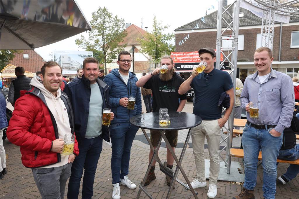 Viele Besucher zog der Olfener Herbst in die Innenstadt und auf den Marktplatz. Das neue Konzept hat sich bewährt Und ein Promi schaute auch vorbei.
