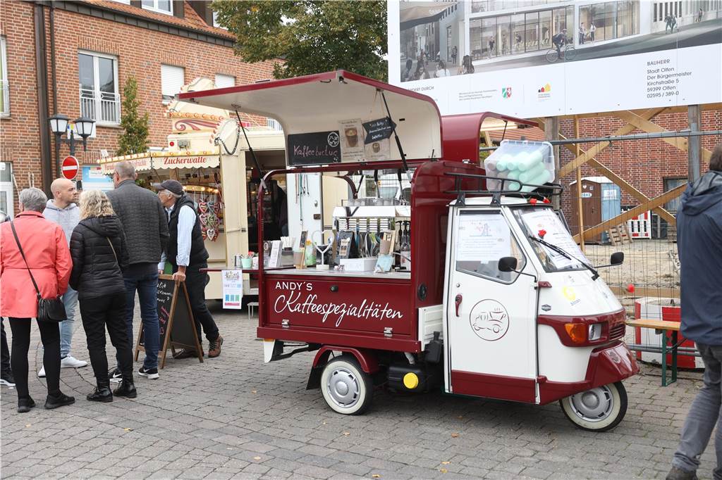 Viele Besucher zog der Olfener Herbst in die Innenstadt und auf den Marktplatz. Das neue Konzept hat sich bewährt Und ein Promi schaute auch vorbei.