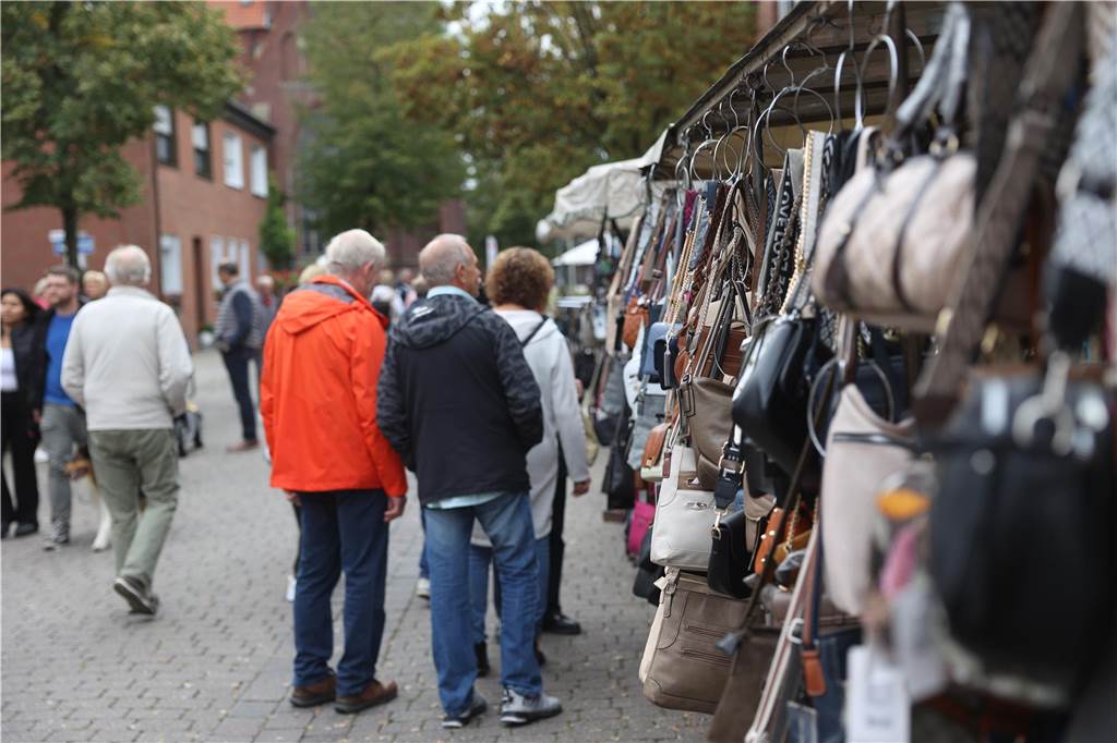 Viele Besucher zog der Olfener Herbst in die Innenstadt und auf den Marktplatz. Das neue Konzept hat sich bewährt Und ein Promi schaute auch vorbei.