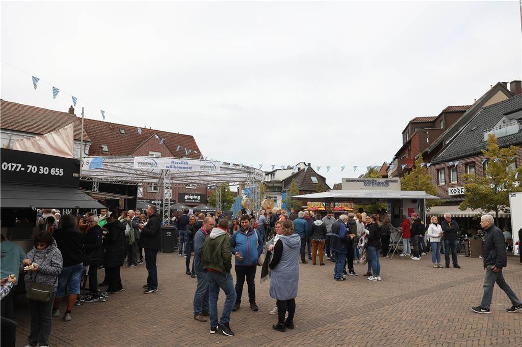 Viele Besucher zog der Olfener Herbst in die Innenstadt und auf den Marktplatz. Das neue Konzept hat sich bewährt Und ein Promi schaute auch vorbei.