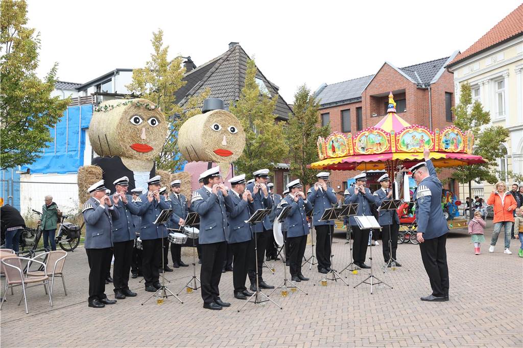 Viele Besucher zog der Olfener Herbst in die Innenstadt und auf den Marktplatz. Das neue Konzept hat sich bewährt Und ein Promi schaute auch vorbei.