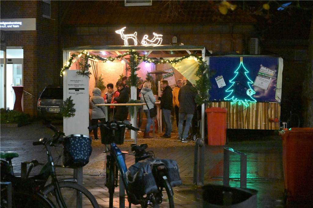 Viele Besucherinnen und Besucher fuhren mit dem Fahrrad zum Selmer Adventsmarkt.