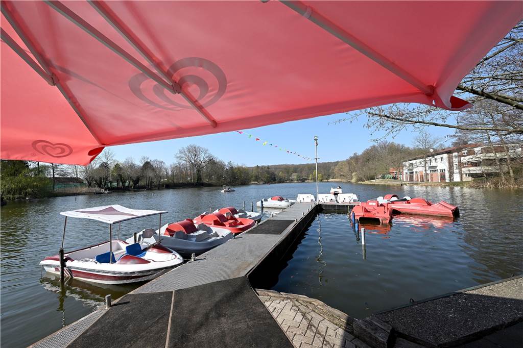 Tretbootverleih am Cappenberger See geöffnet: Neu sind zwei Elektroboote Viele Besucherinnen und Besucher genießen den Ausflug zum Cappenberger See.