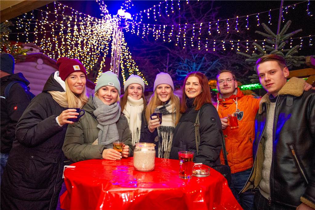 Gäste auf dem Nikolausmarkt
