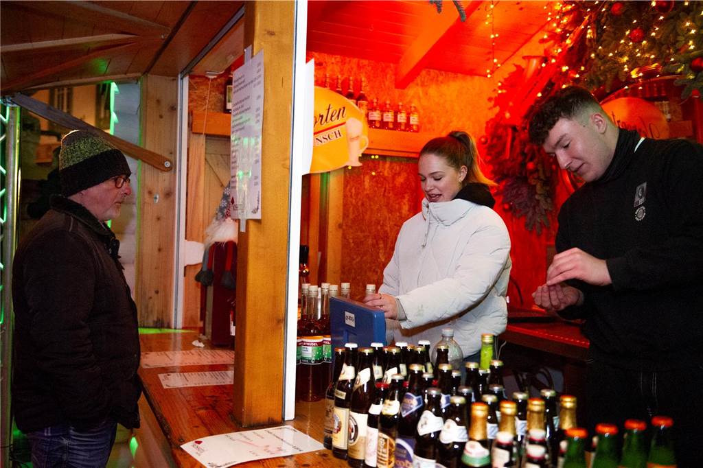 Gäste auf dem Nikolausmarkt