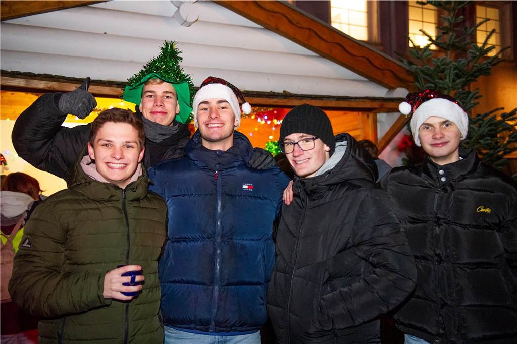 Gäste auf dem Nikolausmarkt
