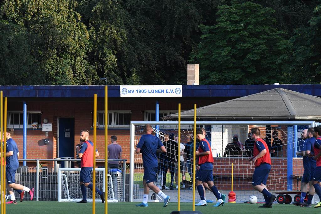 Viele Bilder vom Trainingsauftakt des BV Lünen.