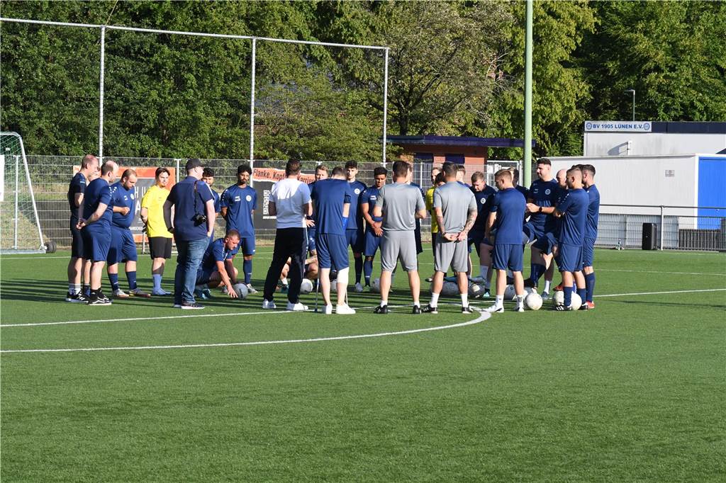 Viele Bilder vom Trainingsauftakt des BV Lünen.
