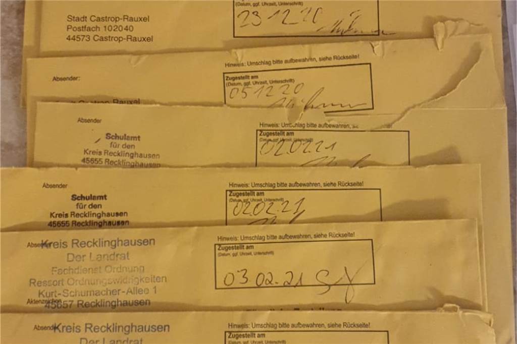 Streit um Joleens (8) Schulbesuch erreicht nächste Stufe Viele Briefe wurden der Familie Ohm zugestellt.