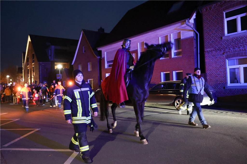 Mann auf einem Pferd.