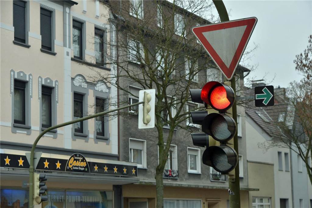 Grüner Pfeil für Radfahrer: Neues Verkehrsschild soll nach Lünen kommen Viele der Grünpfeile wie hier in Brambauer wurden inzwischen wieder abgeschafft. (Archiv)