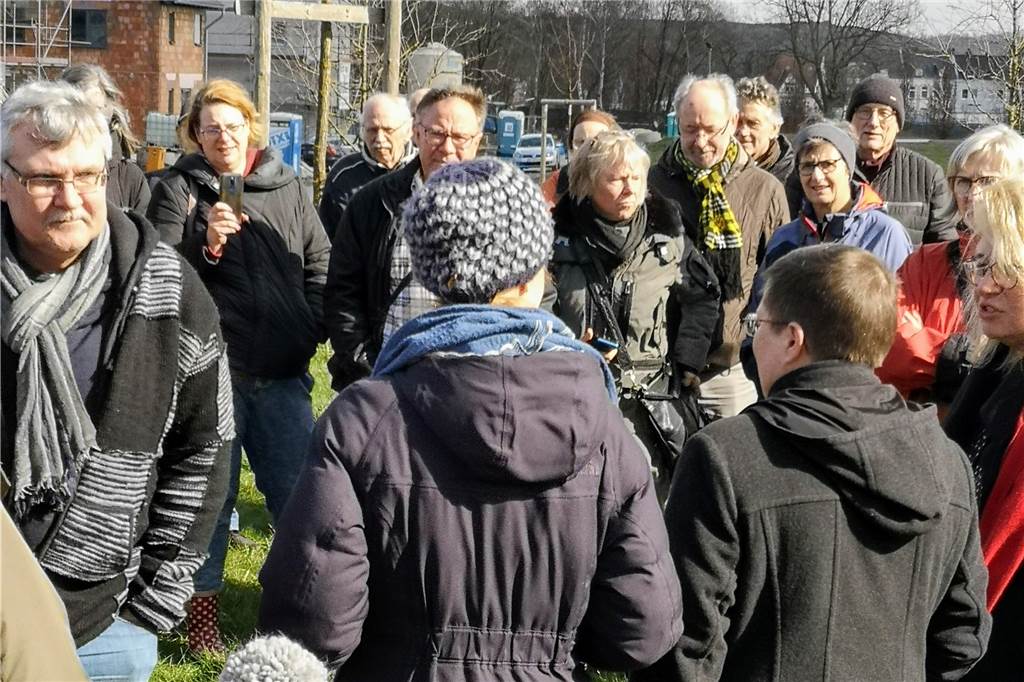 Bäume und Nähmaschinen bringen Menschen in Derne zusammen Viele Derner kamen zur Pflanzaktion des Vereins Gerne in Derne im Gneisenaupark