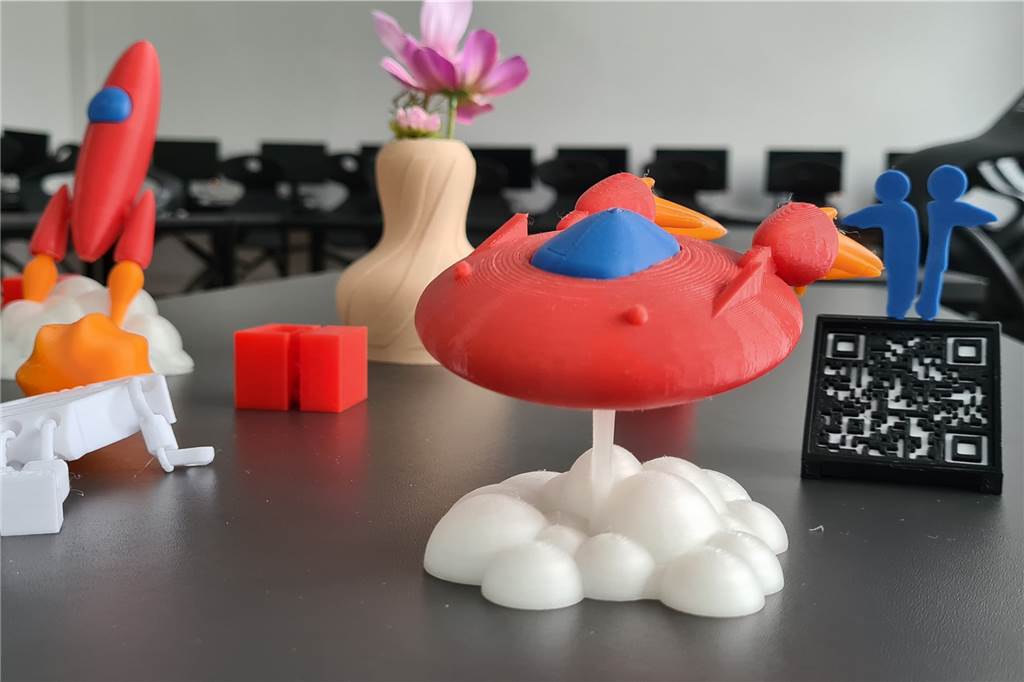 Noch mehr Chancen für Kreuzschüler: Kooperation öffnet neue Türen Viele Dinge haben die Kreuzschüler schon in den zwei 3D-Druckern der Schule entstehen lassen.