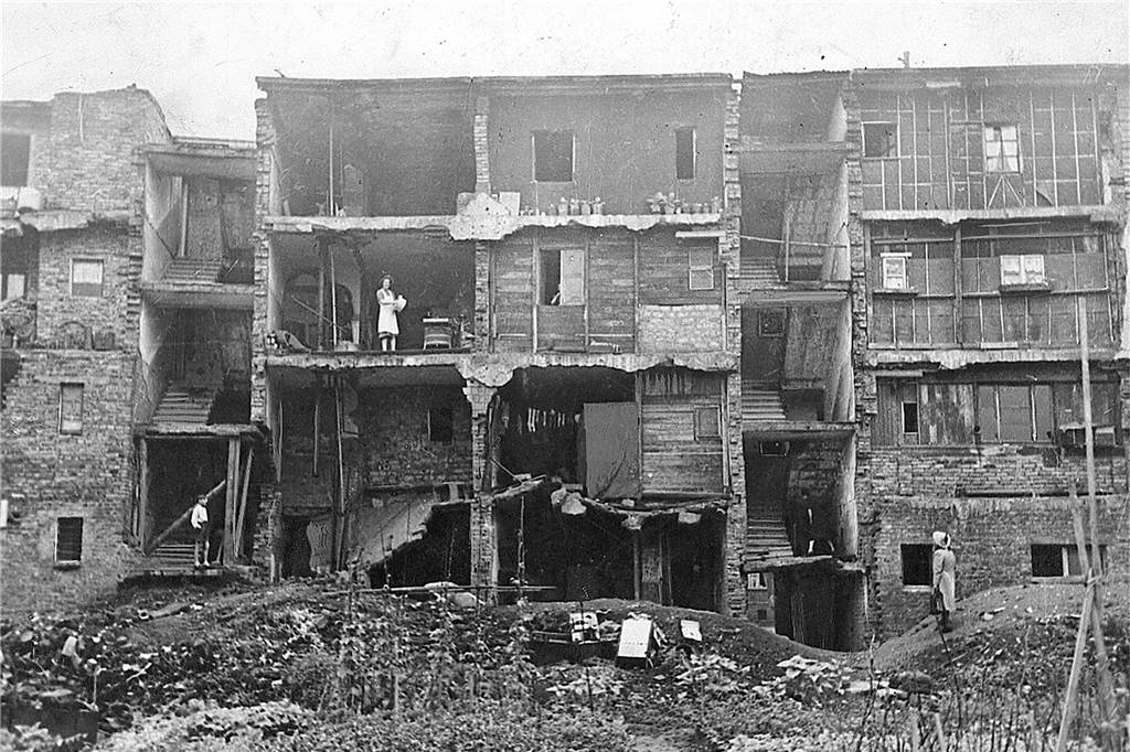 Viele Dortmunder lebten an Weihnachten 1945 notdürftig in zerstörten Häusern.
