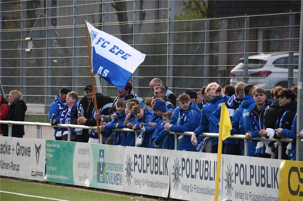 FC Epe kassiert Klatsche im Kreispokal-Halbfinale: „Müssen uns bei allen entschuldigen“ Viele Eper Fans machten sich auf den Weg nach Dülmen.