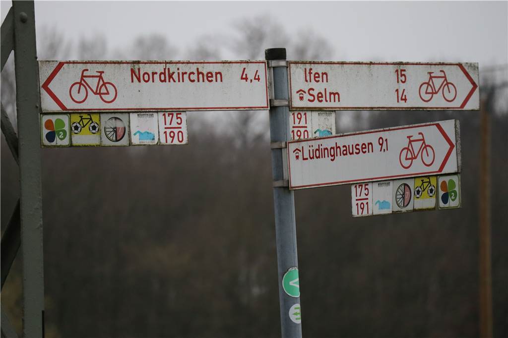 Viele Fahrradrouten laufen bewusst über Wirtschaftswegen - so auch auf dem Schwarzen Damm. Er führt von Nordkirchen nach Lüdinghausen und auch Richtung Olfen und Selm.