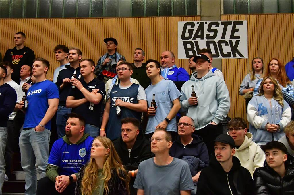 „Ladies Night“ und Fanbus bei den LippeBaskets Werne Foto von Fans der LippeBaskets Werne.