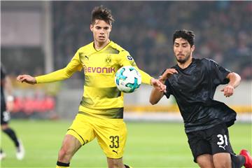 Viele Fehler gegen Stuttgart: BVB-Sechser Julian Weigl (l.).