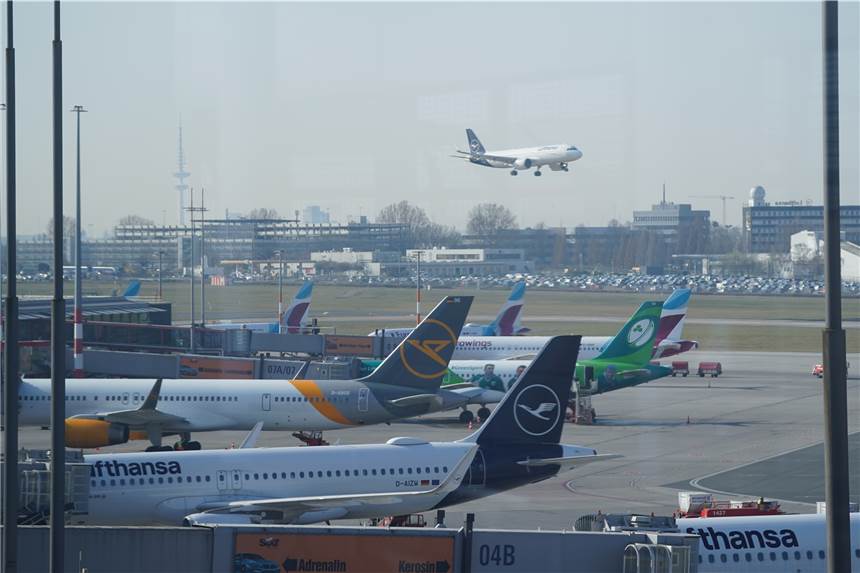 Airlines erhöhen Flugpreise: Diese Flugverbindungen sind betroffen Viele Flüge der Lufthansa werden bald teurer.