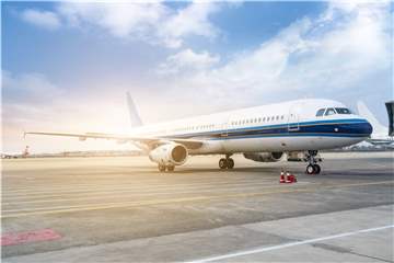 Viele Flugzeuge blieben pandemiebedingt am Boden (Symbolfoto). Das Thema Reisen ist seit Beginn der Corona-Krise ein Dauerbrenner bei den Verbraucherzentralen in Kamen, Lünen und Schwerte.