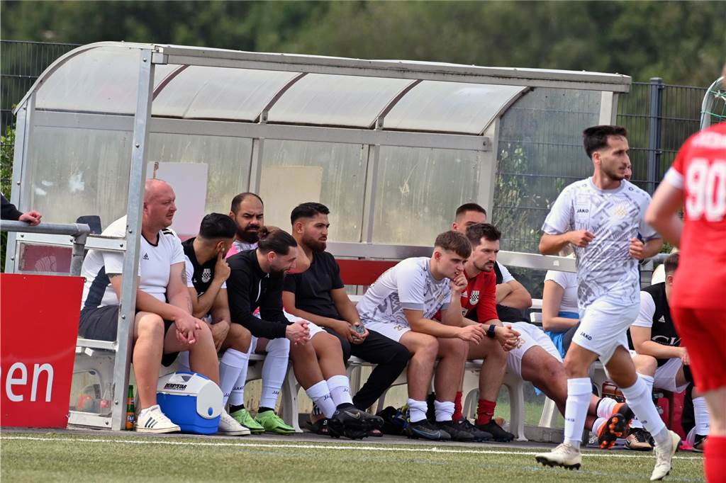 Viele Fotos vom Derby zwischen FC Overberge und VfK Weddinghofen.