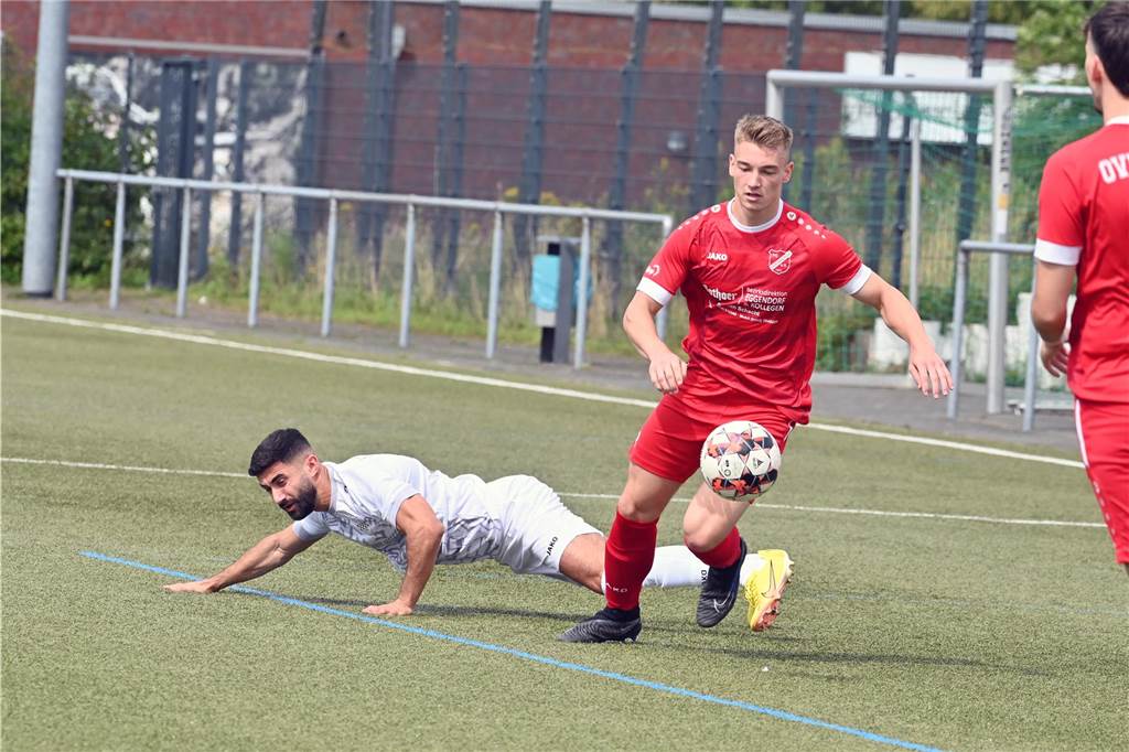 Viele Fotos vom Derby zwischen FC Overberge und VfK Weddinghofen.