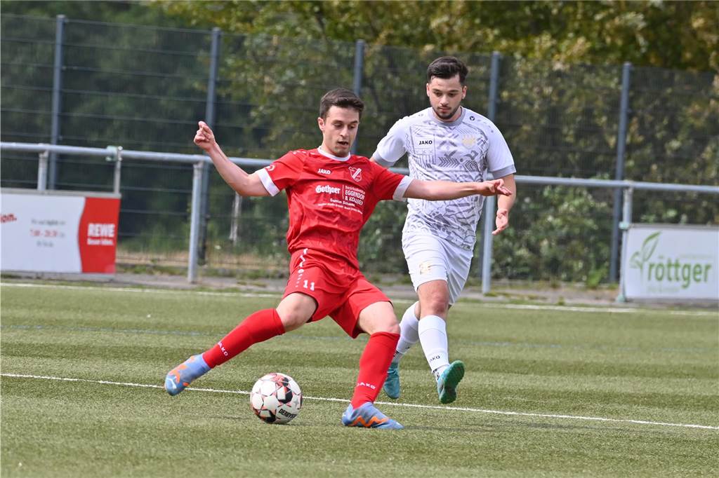Viele Fotos vom Derby zwischen FC Overberge und VfK Weddinghofen.