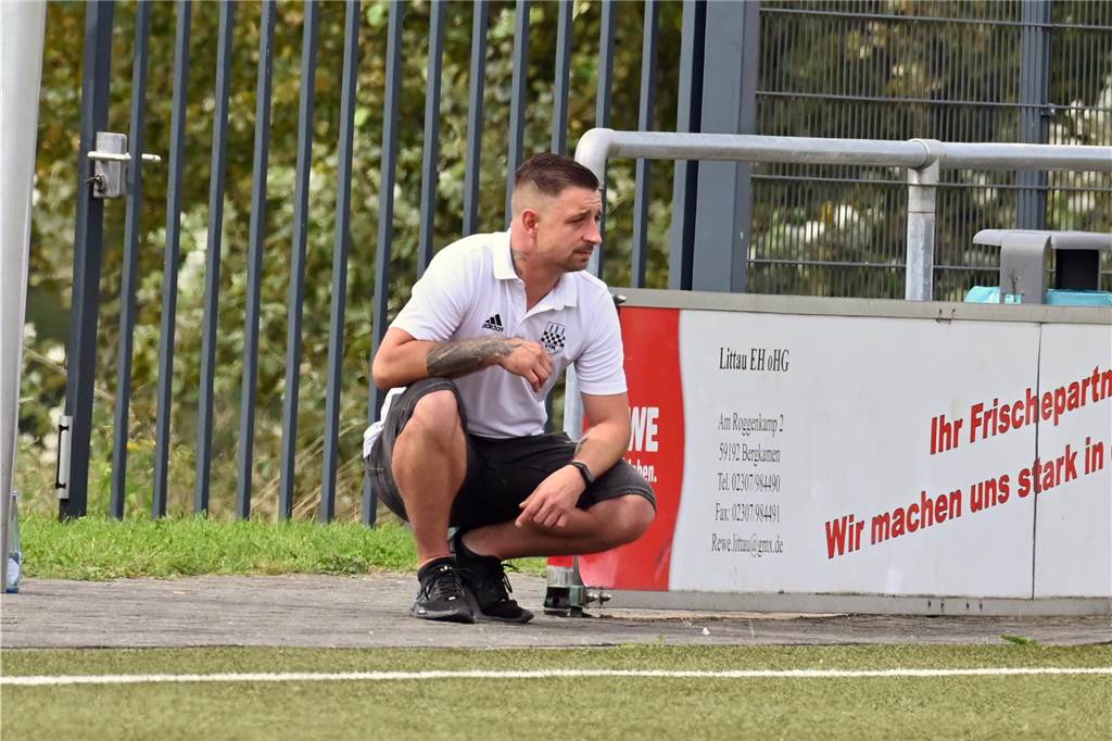 Viele Fotos vom Derby zwischen FC Overberge und VfK Weddinghofen.