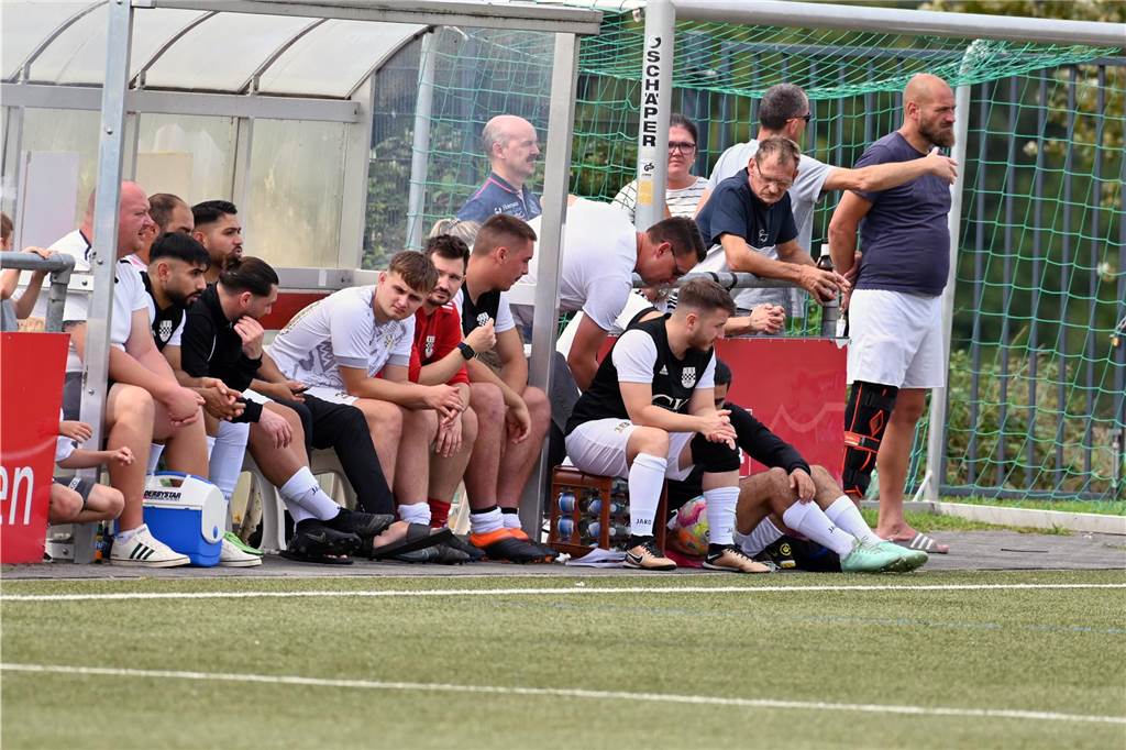 Viele Fotos vom Derby zwischen FC Overberge und VfK Weddinghofen.