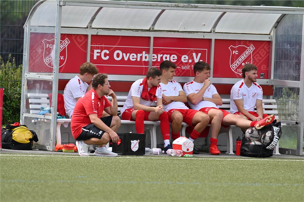 Viele Fotos vom Derby zwischen FC Overberge und VfK Weddinghofen.