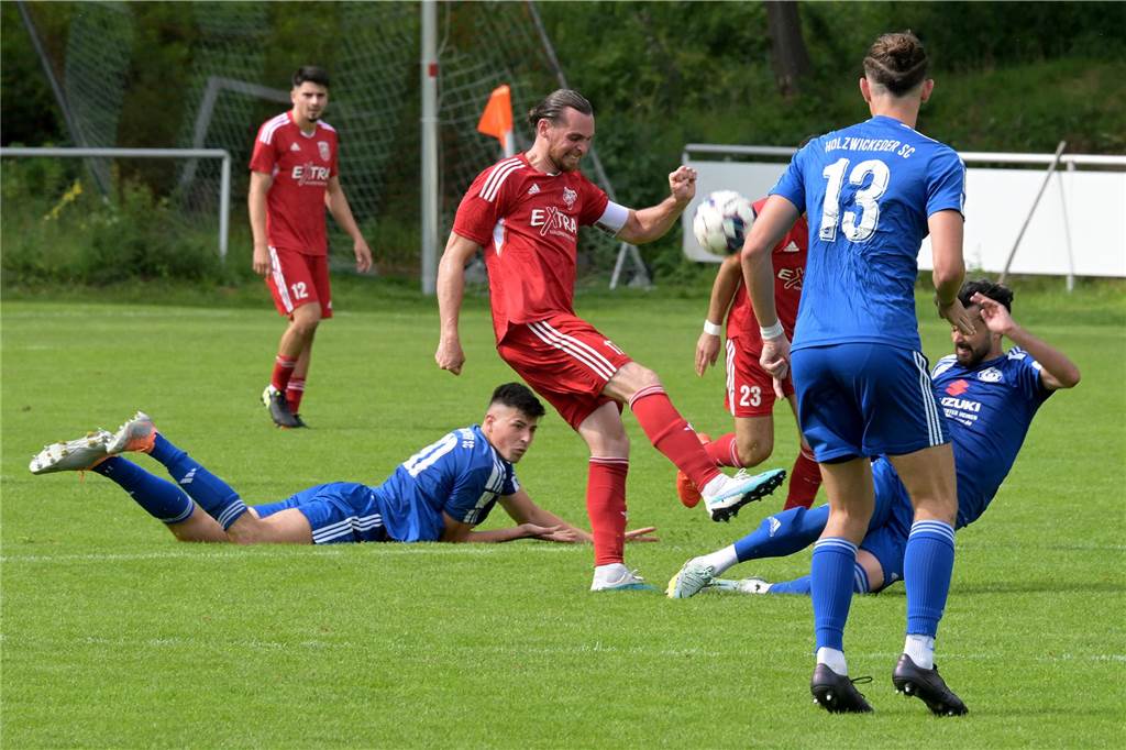 Viele Fotos vom Duell zwischen Lüner SV und Holzwickeder SC (0:3).