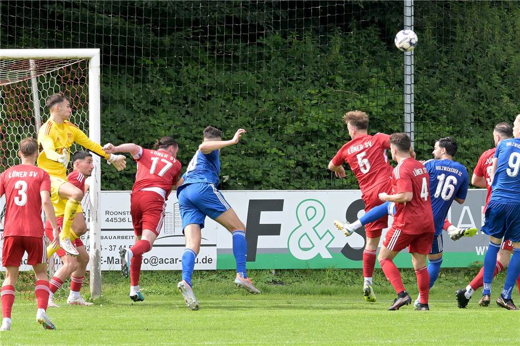 Viele Fotos vom Duell zwischen Lüner SV und Holzwickeder SC (0:3).