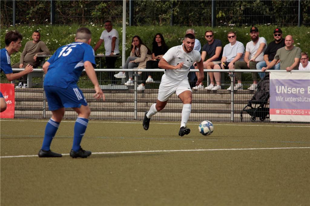 Viele Fotos vom Meisterschaftsspiel zwischen dem Königsborner SV und YEG Hassel (6:1).